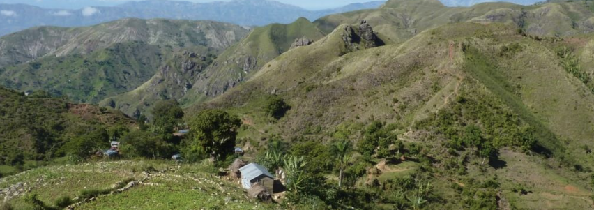 Enquête sur la réutilisation des dalles bombées équipant les latrines construites dans la zone des Cahos, Haïti
